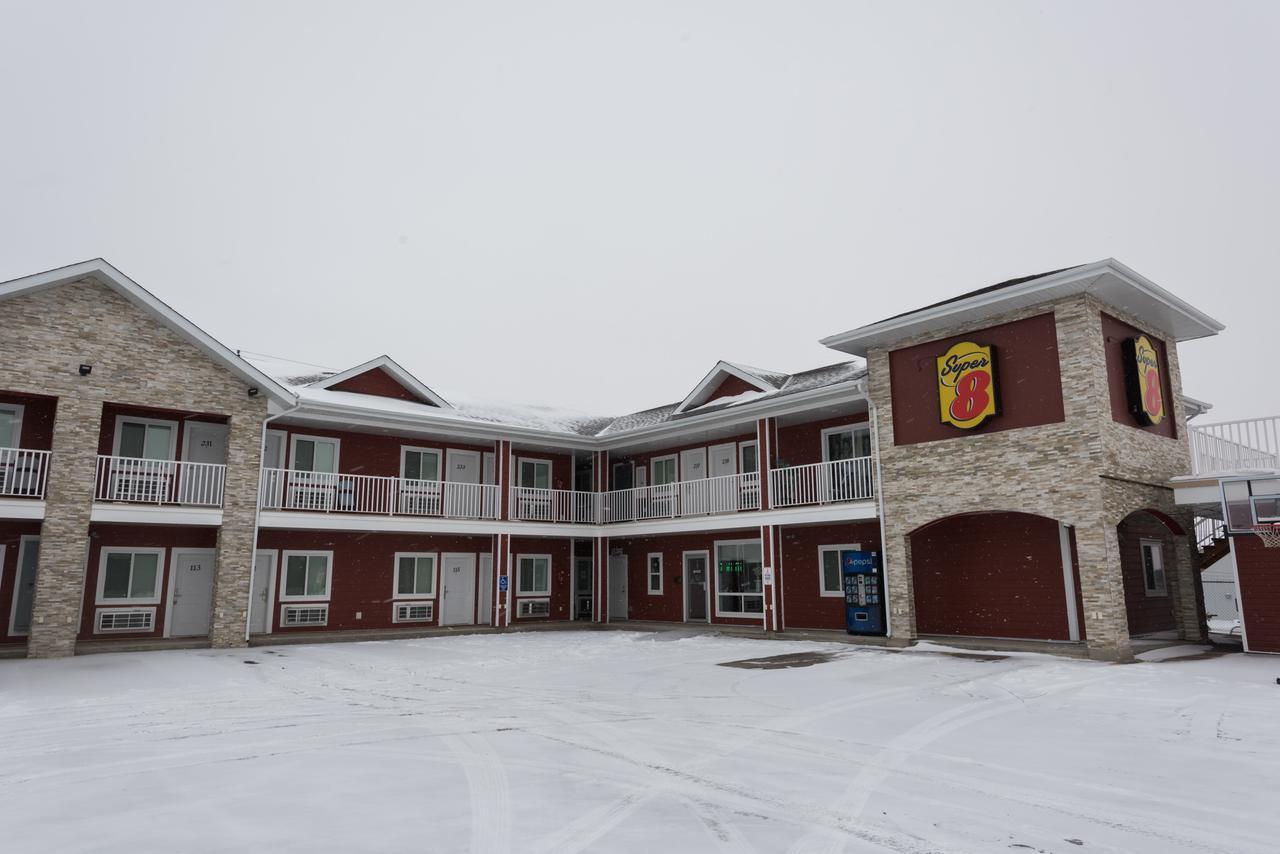 Super 8 By Wyndham Watrous Motel Exterior foto