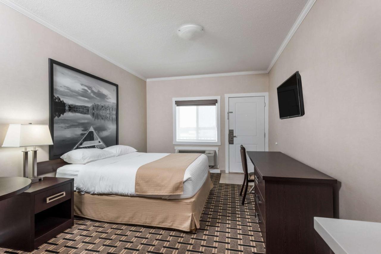 Super 8 By Wyndham Watrous Motel Exterior foto