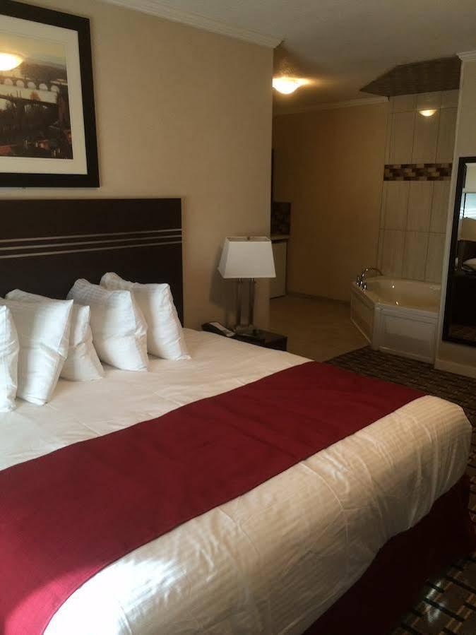 Super 8 By Wyndham Watrous Motel Exterior foto